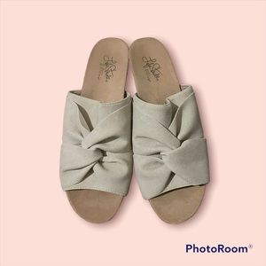 Life stride soft system. Womens dress shoe size 9